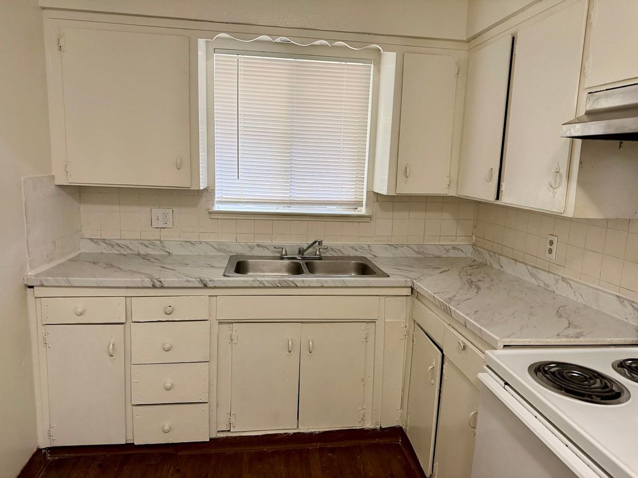 489 S Backer Ave - Photo 5 of 9