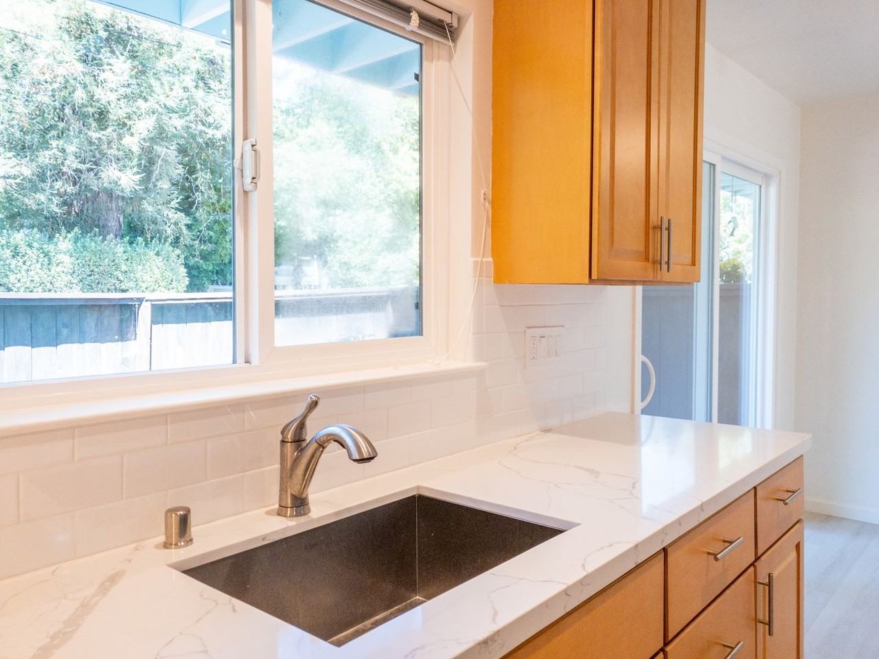 10 Park Ave #02 - Photo 4 of 24