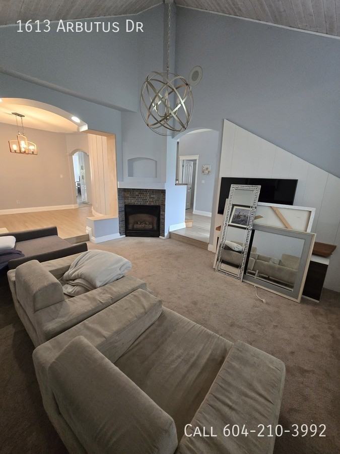1613 Arbutus Dr - Photo 4 of 16