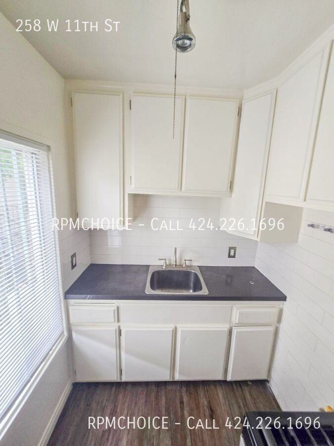 258 W 11th St - Photo 3 of 19