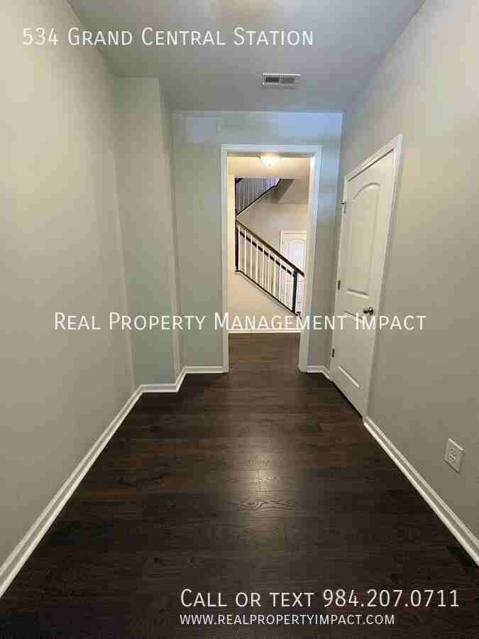 534 Grand Central Sta - Photo 4 of 44