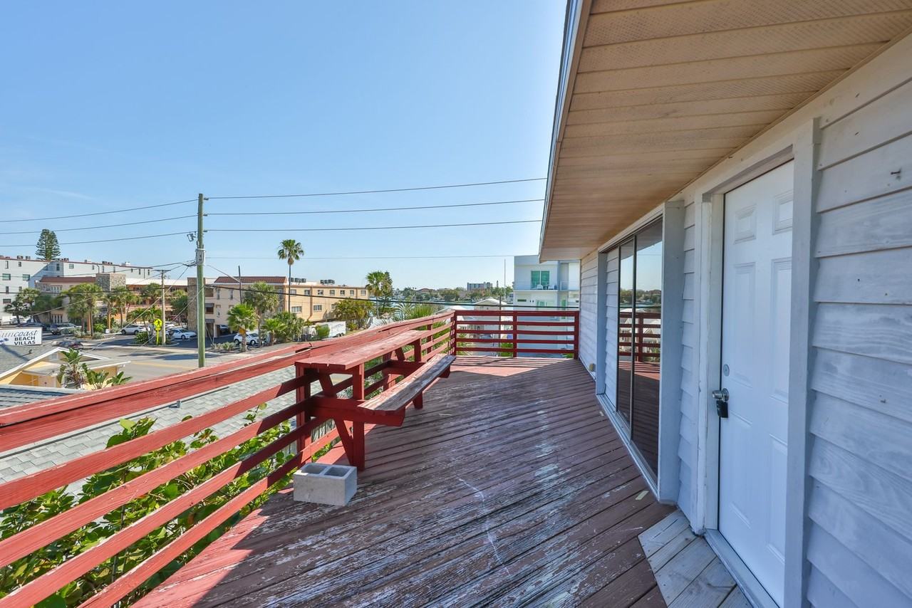 10220 Gulf Blvd #1 - Photo 5 of 41