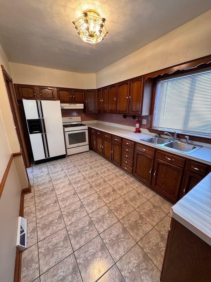 27 Gordon St - Photo 5 of 26