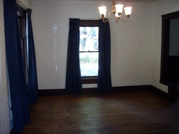 1011 Almaden St - Photo 2 of 11