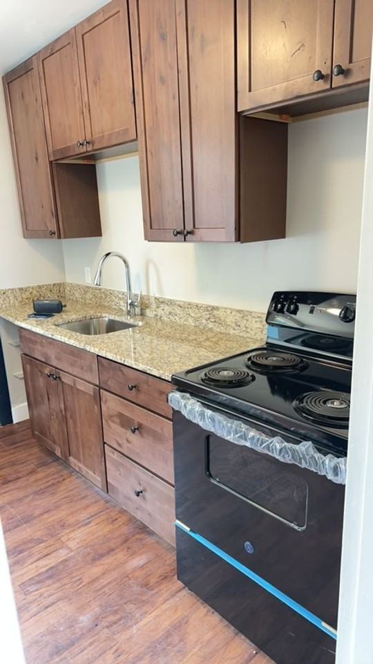 739 Shull St Apt B - Photo 2 of 7