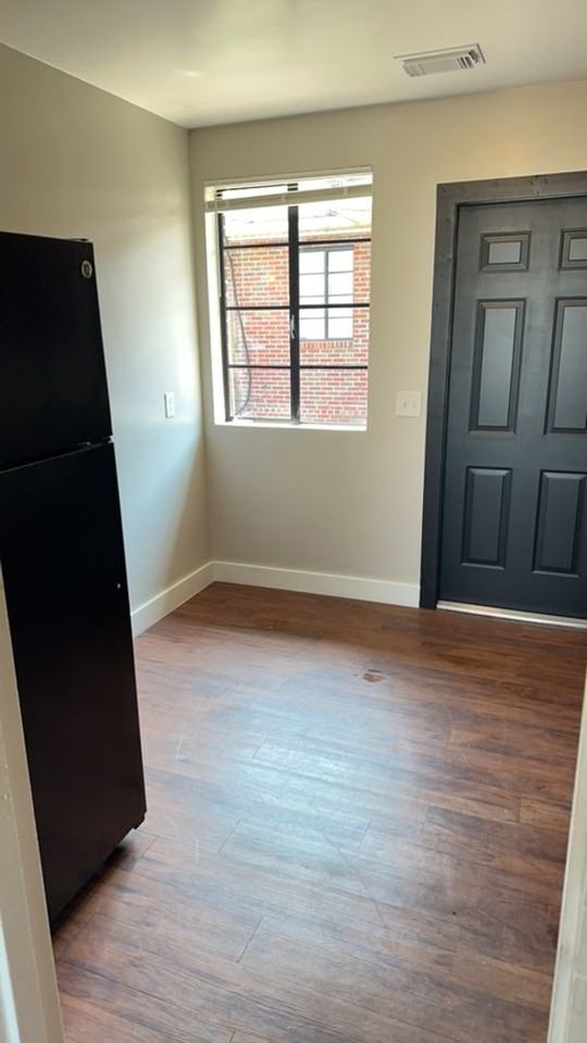 739 Shull St Apt B - Photo 3 of 7