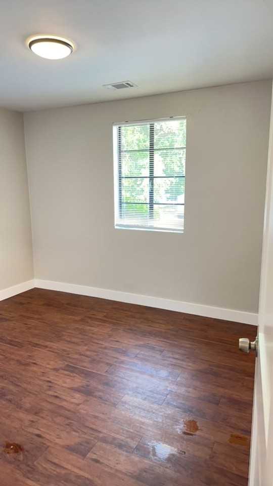 739 Shull St Apt B - Photo 6 of 7