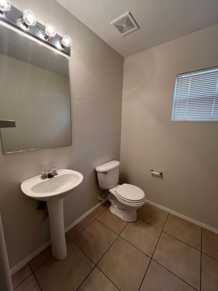 12410 W Pershing St - Photo 2 of 21