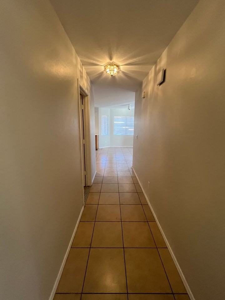 12410 W Pershing St - Photo 7 of 21