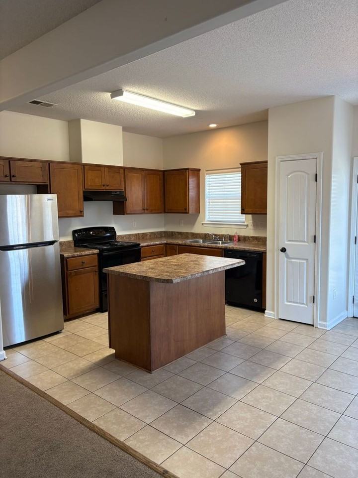 1057 Kentshire Cv - Photo 2 of 17