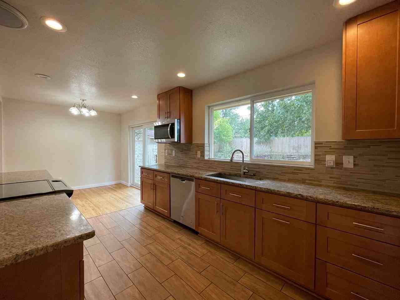 4272 Graham Ct - Photo 6 of 21