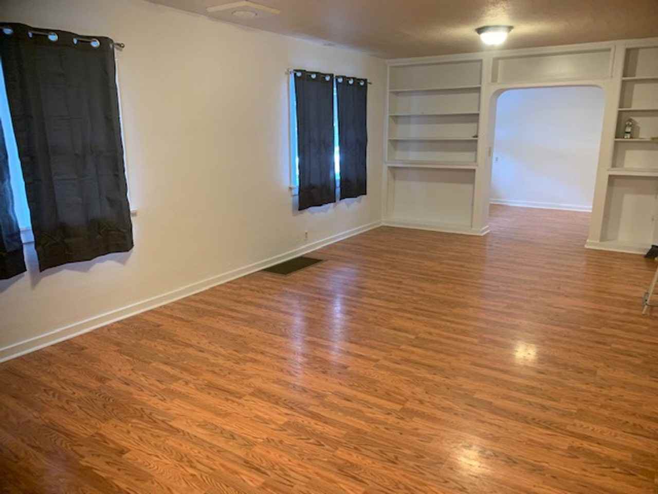 635 Se Side St - Photo 2 of 14