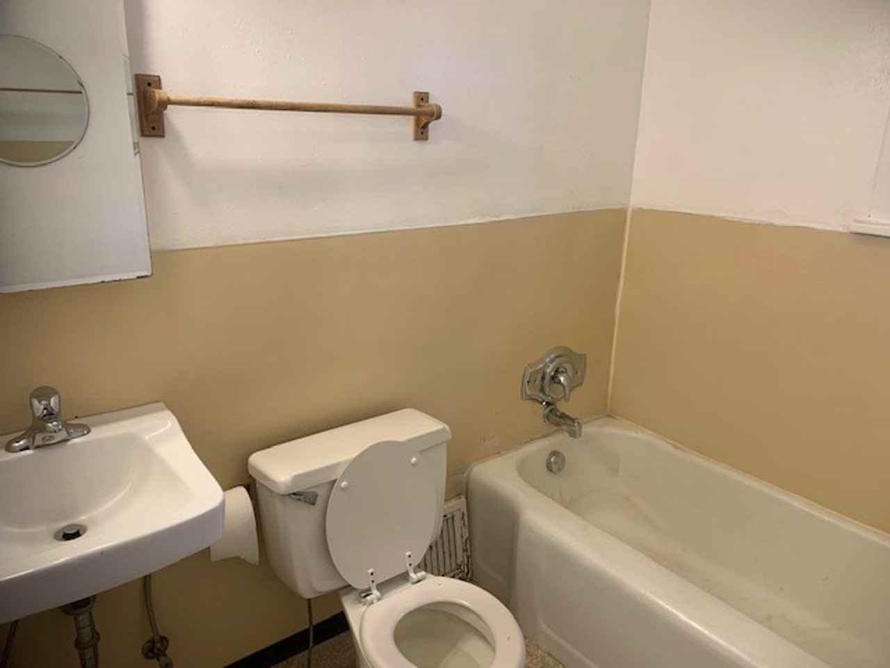 635 Se Side St - Photo 4 of 14