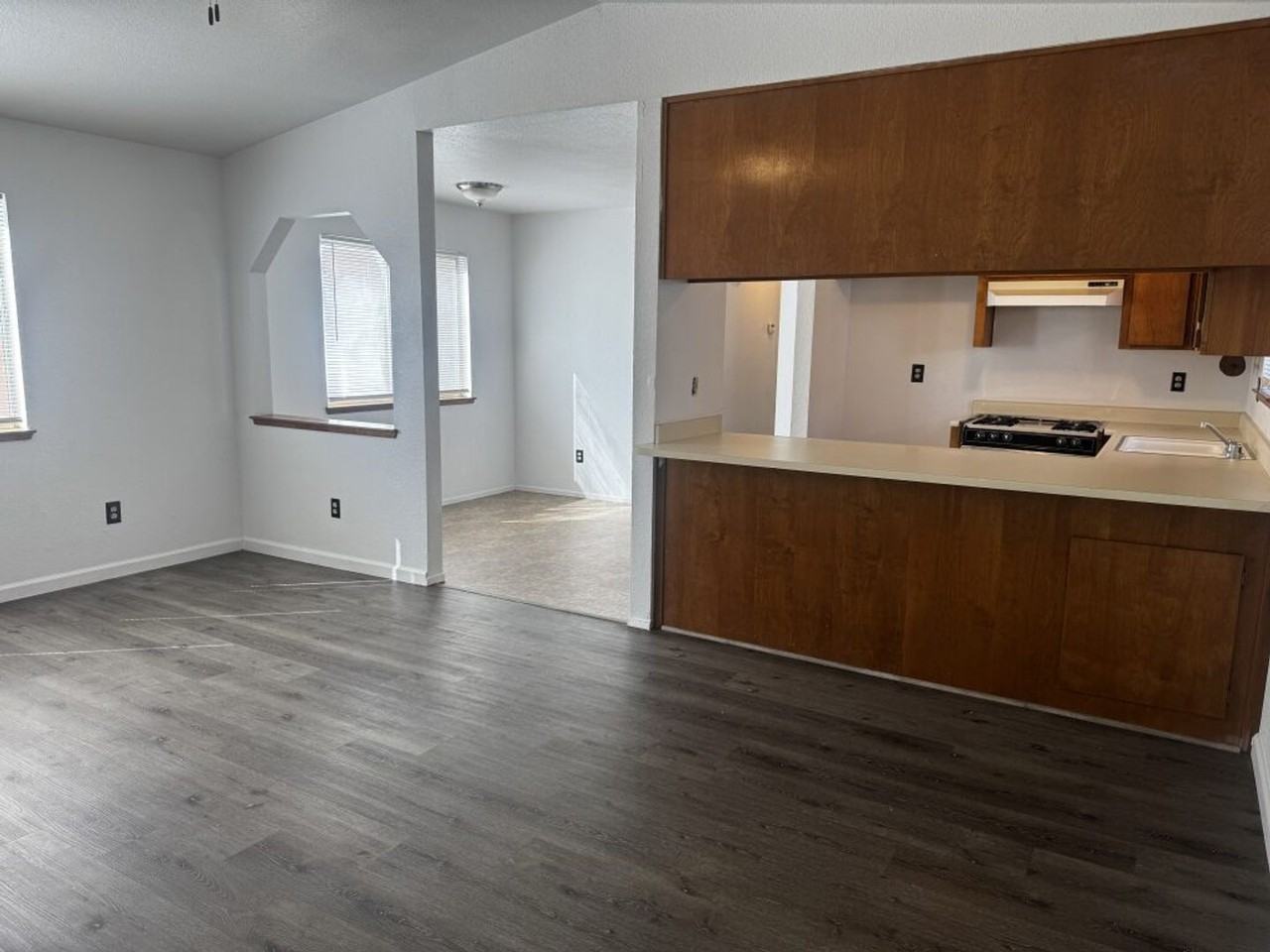 244 N 5th Ave - Photo 5 of 18