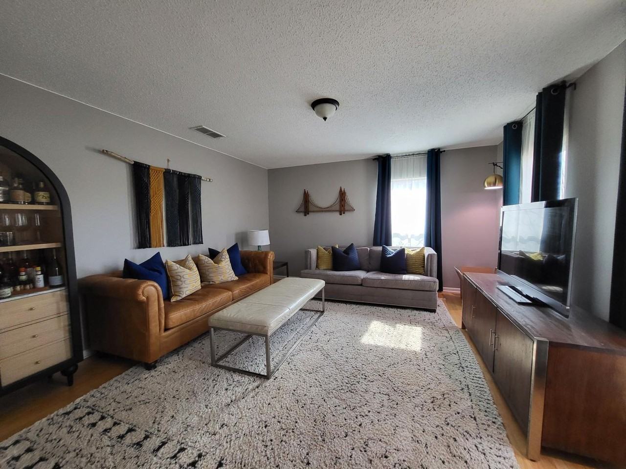 1401 N Orange St - Photo 2 of 8