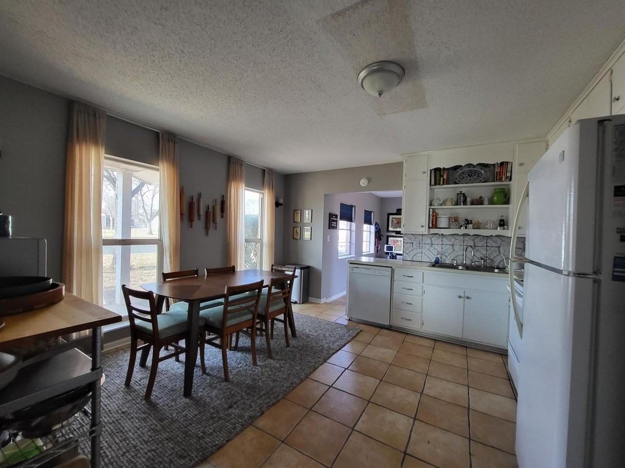 1401 N Orange St - Photo 3 of 8