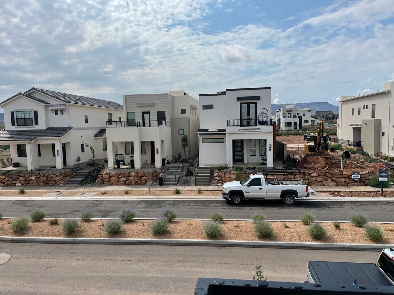 750 W Scarlet Hill Dr - Photo 2 of 36