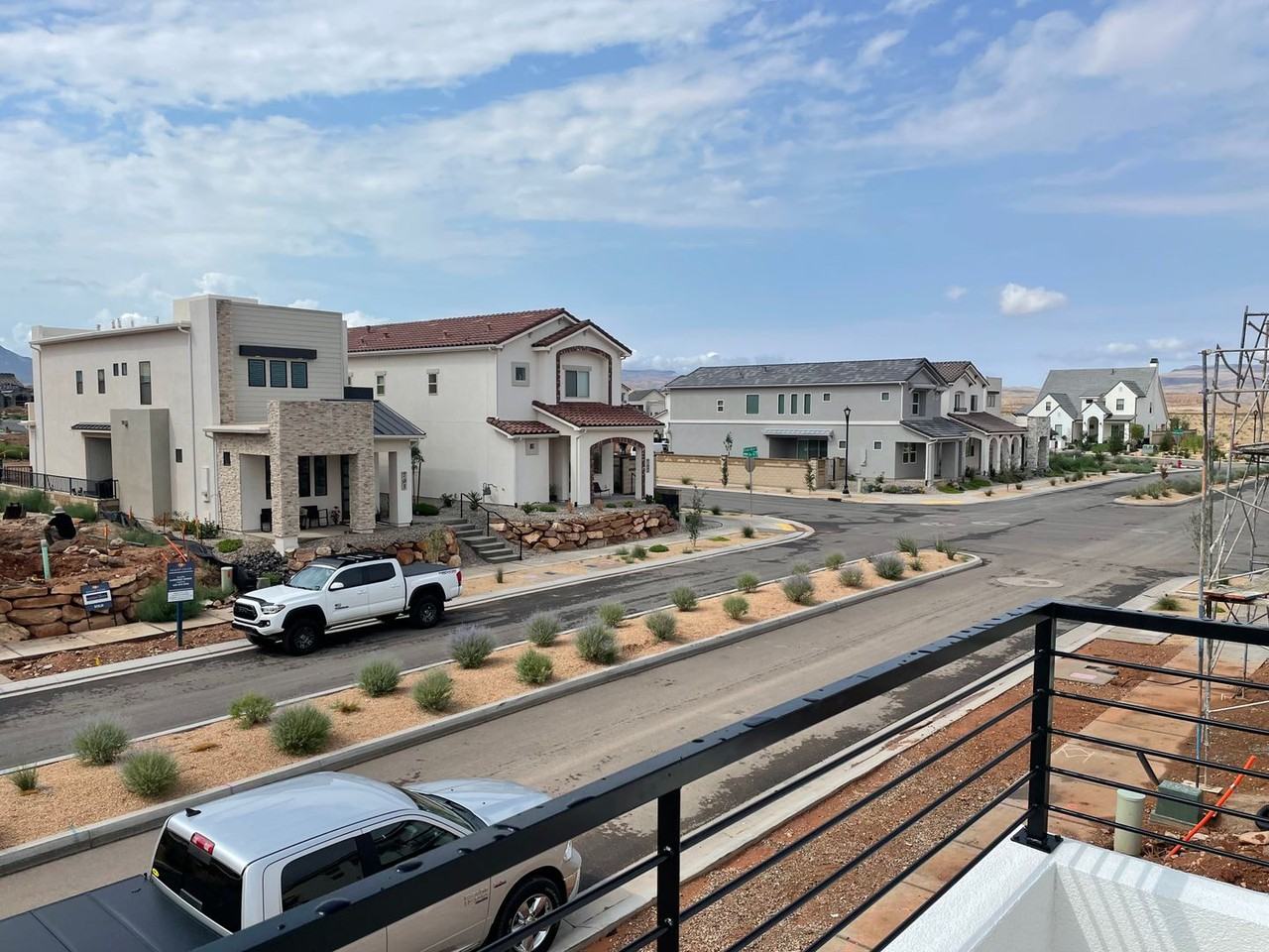 750 W Scarlet Hill Dr - Photo 3 of 36