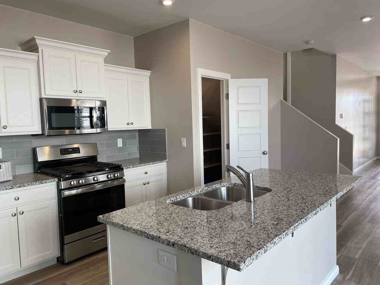 750 W Scarlet Hill Dr - Photo 7 of 36