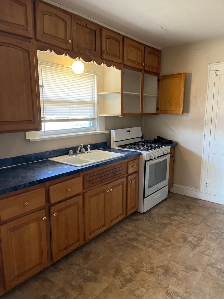 1005 Pardee Ave - Photo 2 of 5