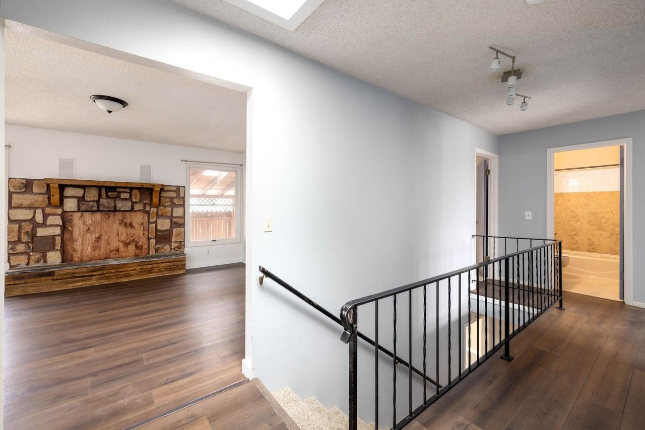 1105 W Maryland Ln - Photo 2 of 25