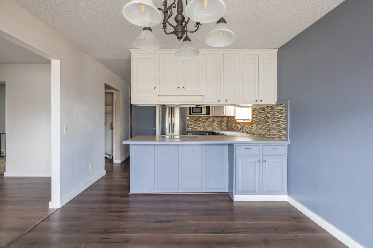 1105 W Maryland Ln - Photo 5 of 25