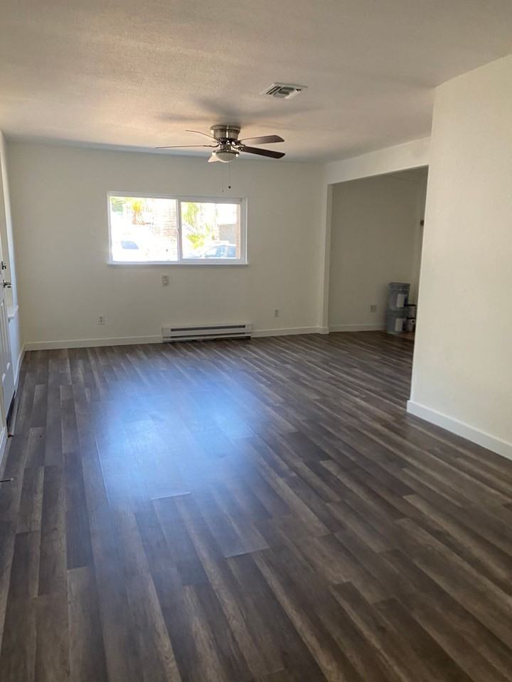 1425 Louise Dr - Photo 2 of 16