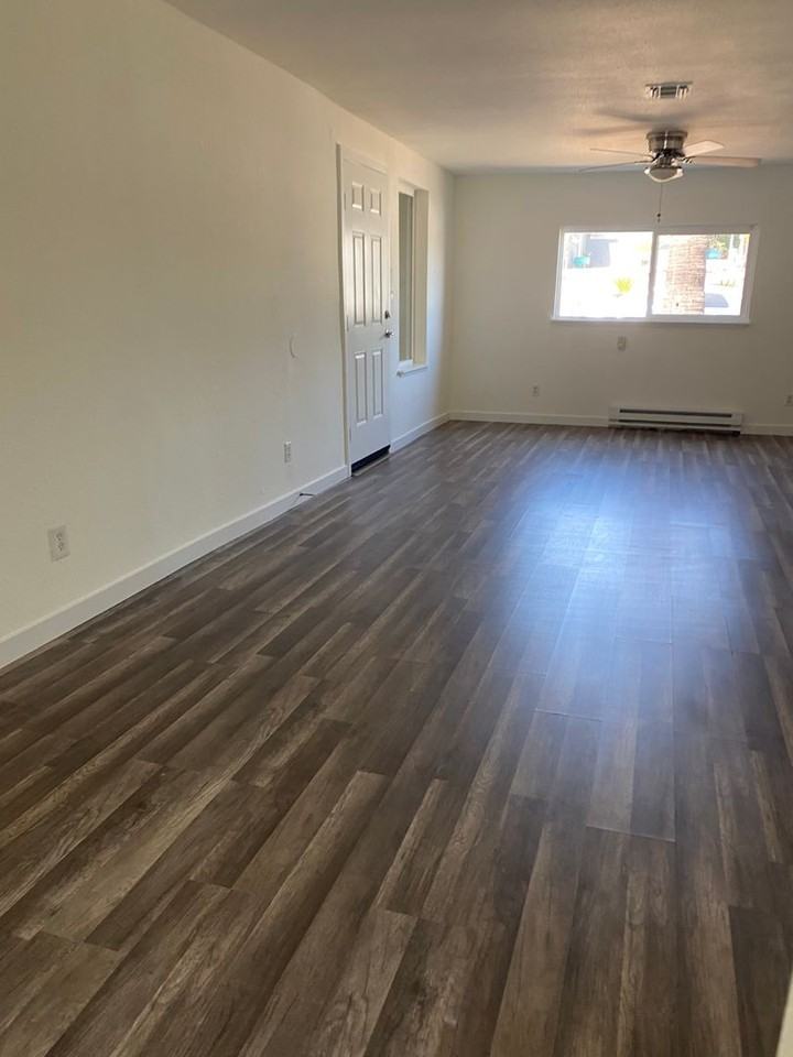 1425 Louise Dr - Photo 3 of 16