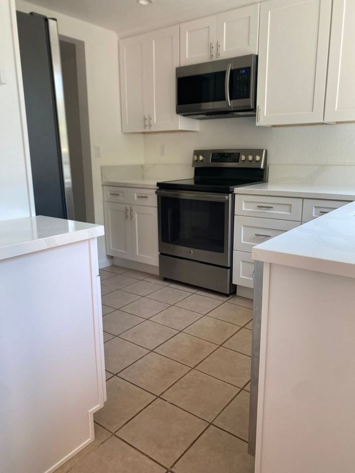 1425 Louise Dr - Photo 4 of 16