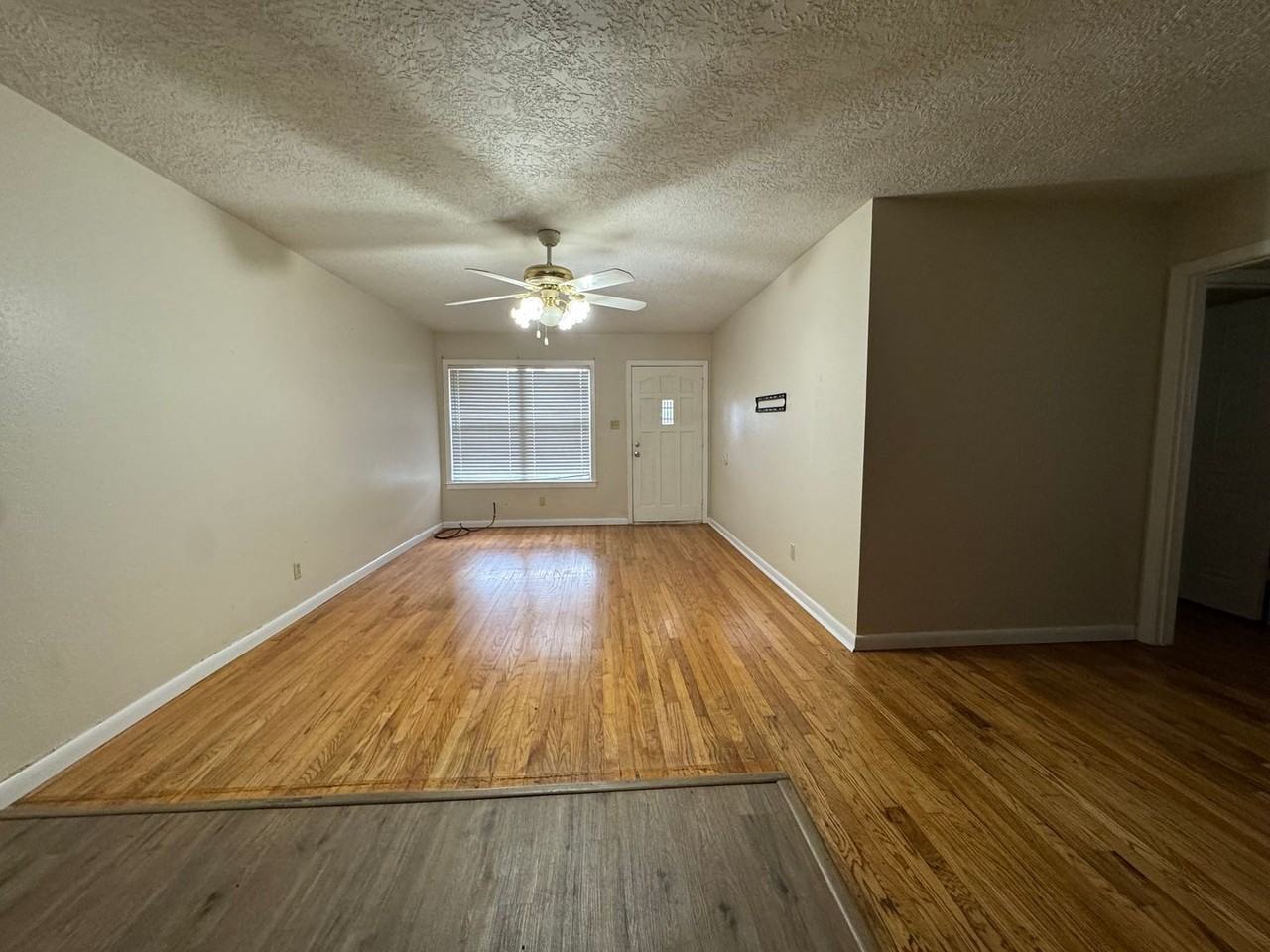 4128 Center St - Photo 2 of 20