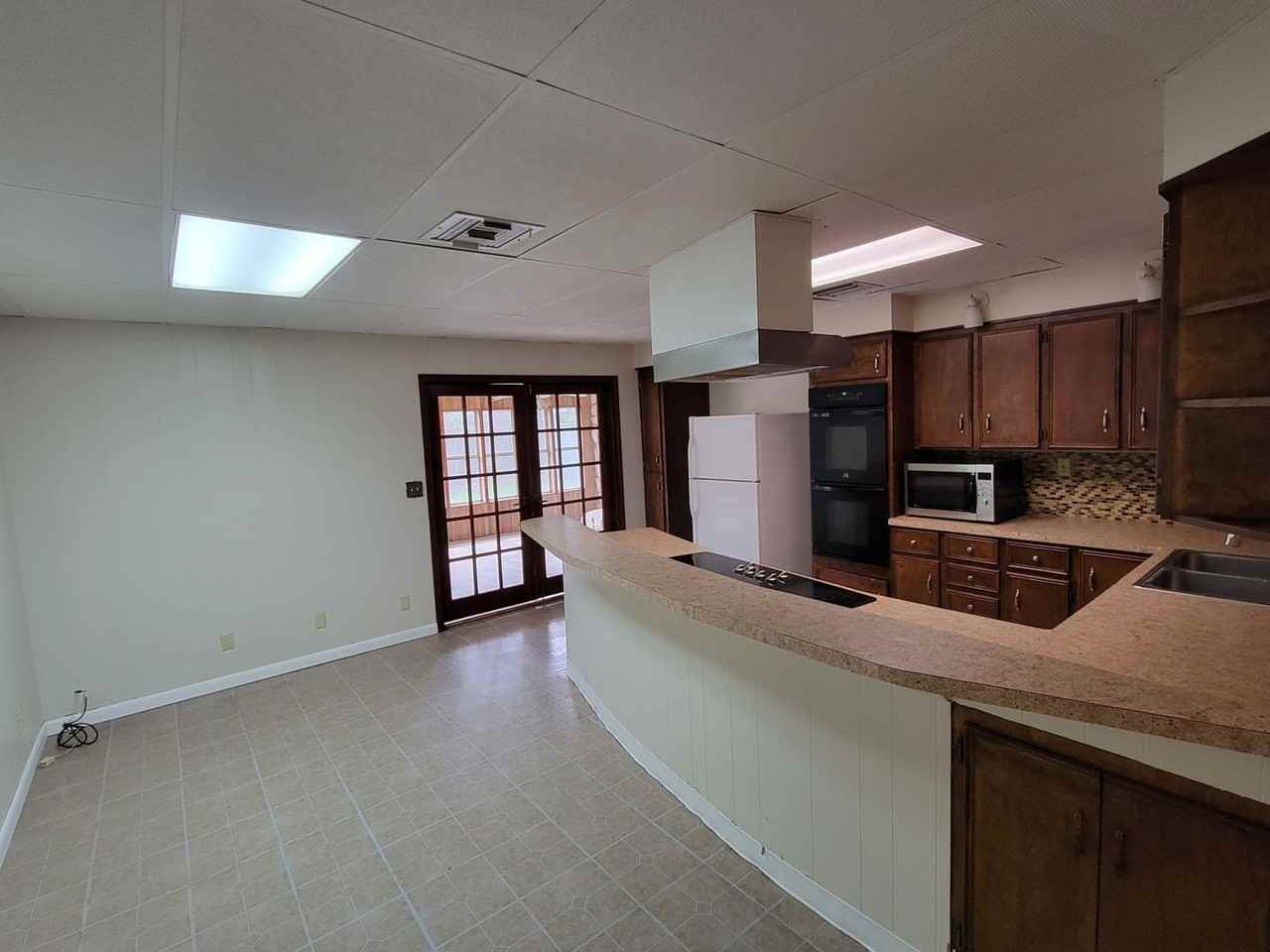 4128 Center St - Photo 4 of 20