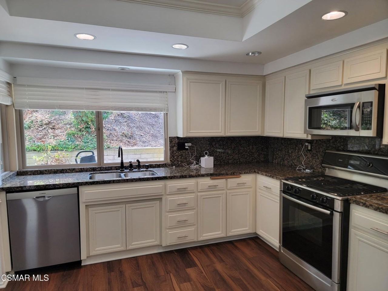 28910 Calabria Dr - Photo 3 of 35