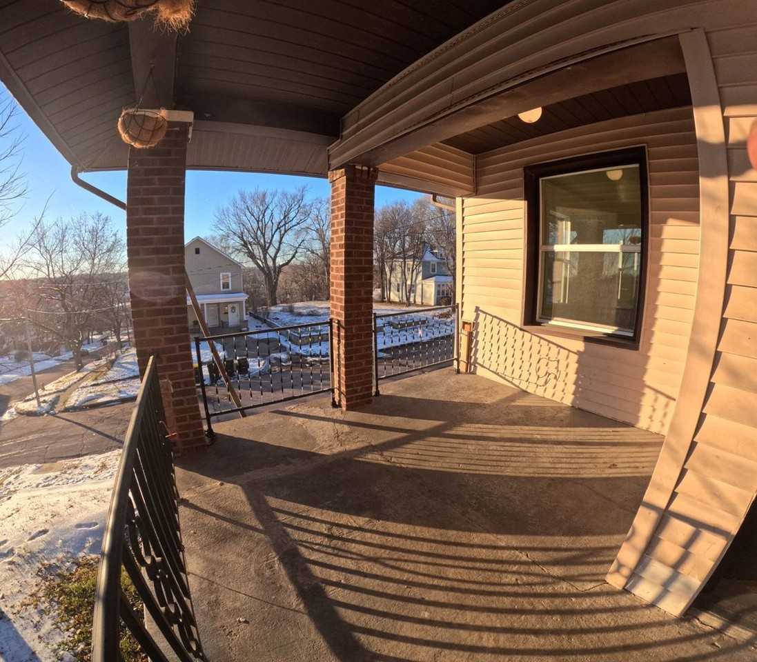 103 15th St - Photo 2 of 50