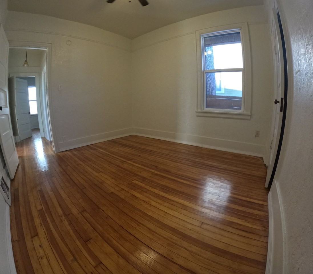 103 15th St - Photo 3 of 50