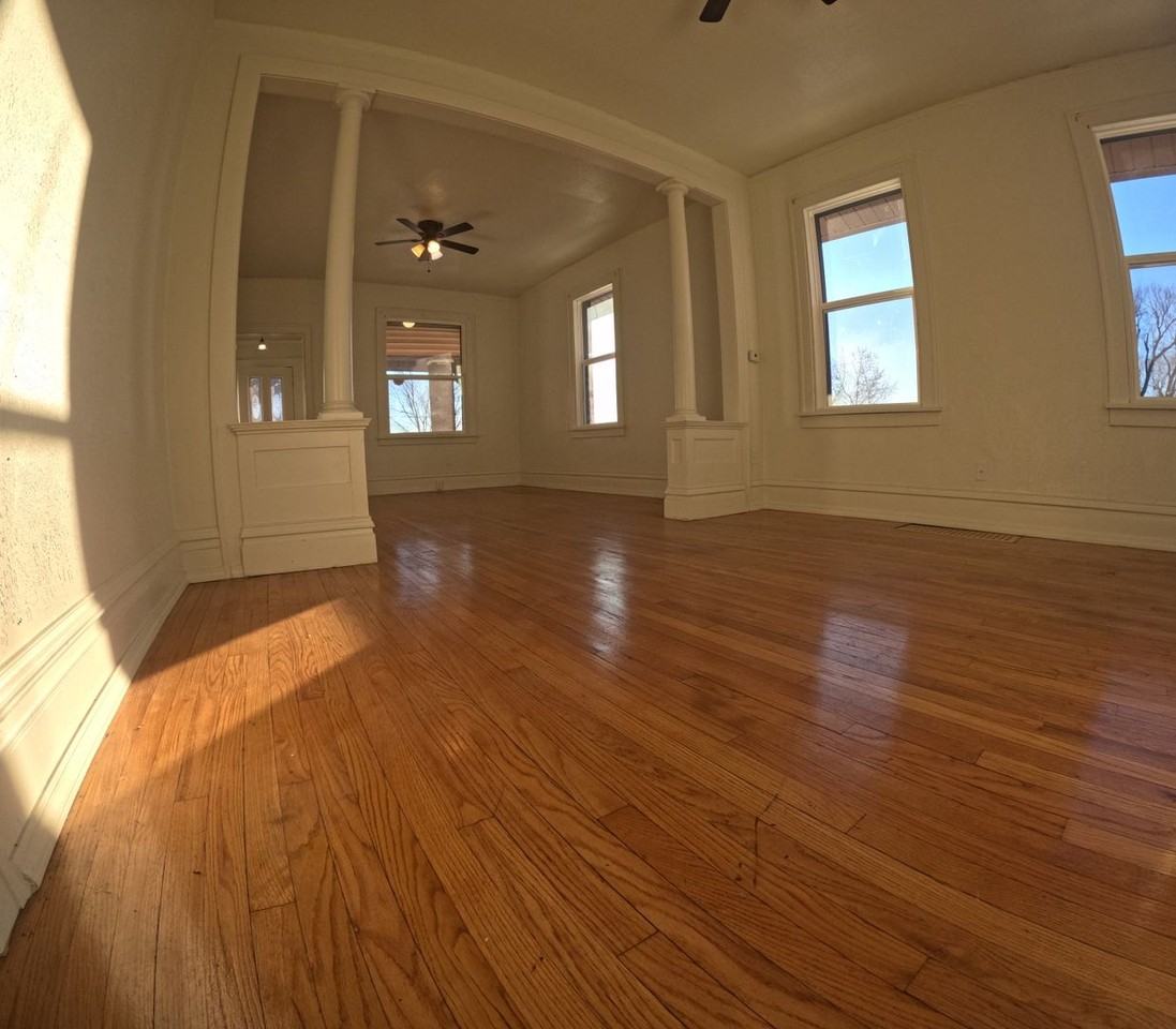 103 15th St - Photo 4 of 50