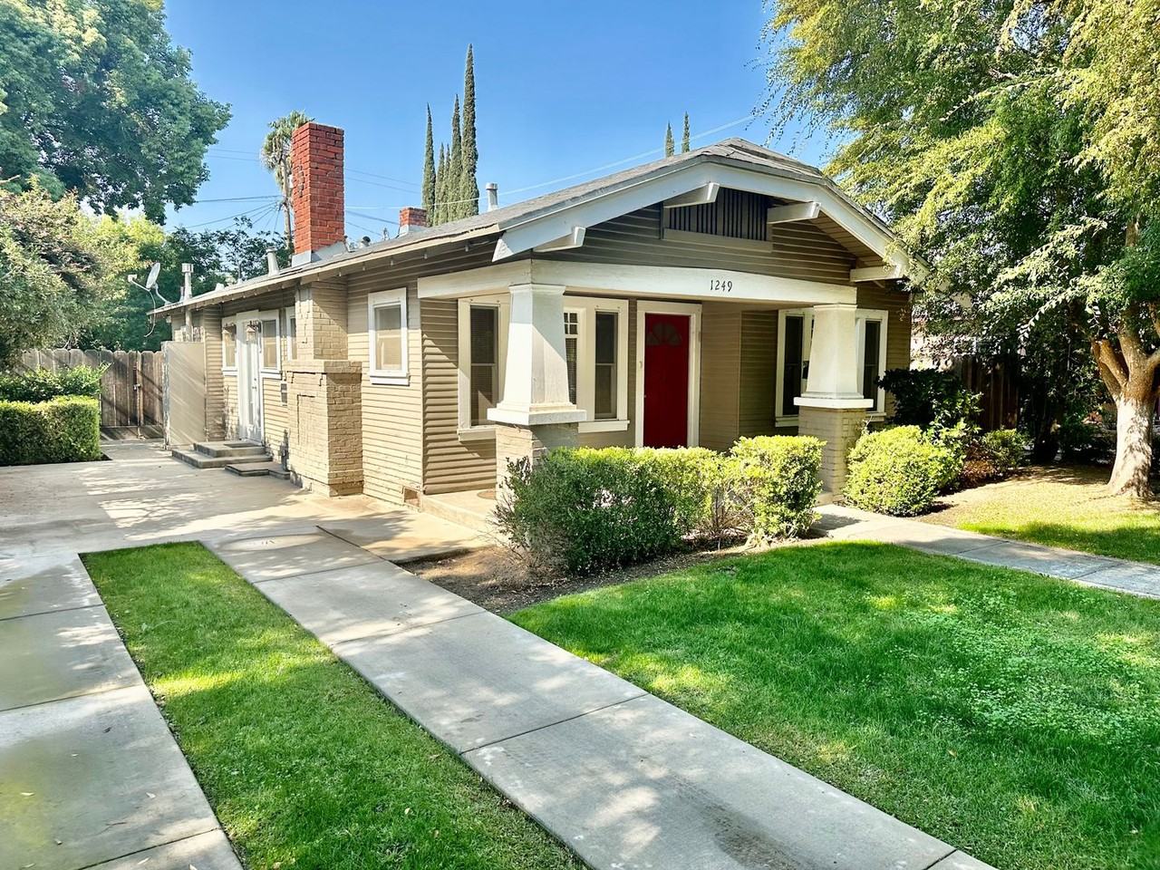 1249 N Harrison Ave - Photo 2 of 19