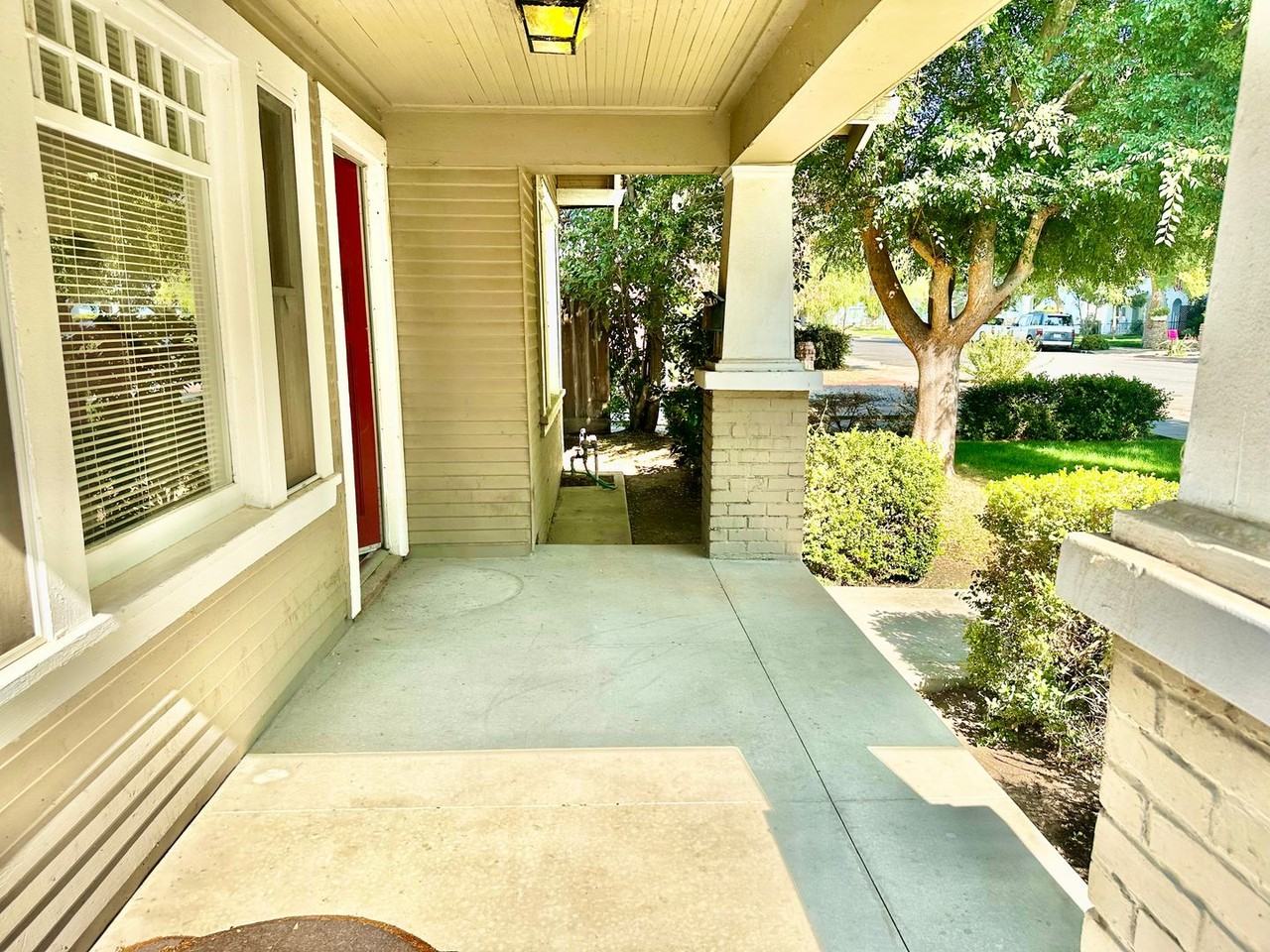 1249 N Harrison Ave - Photo 3 of 19