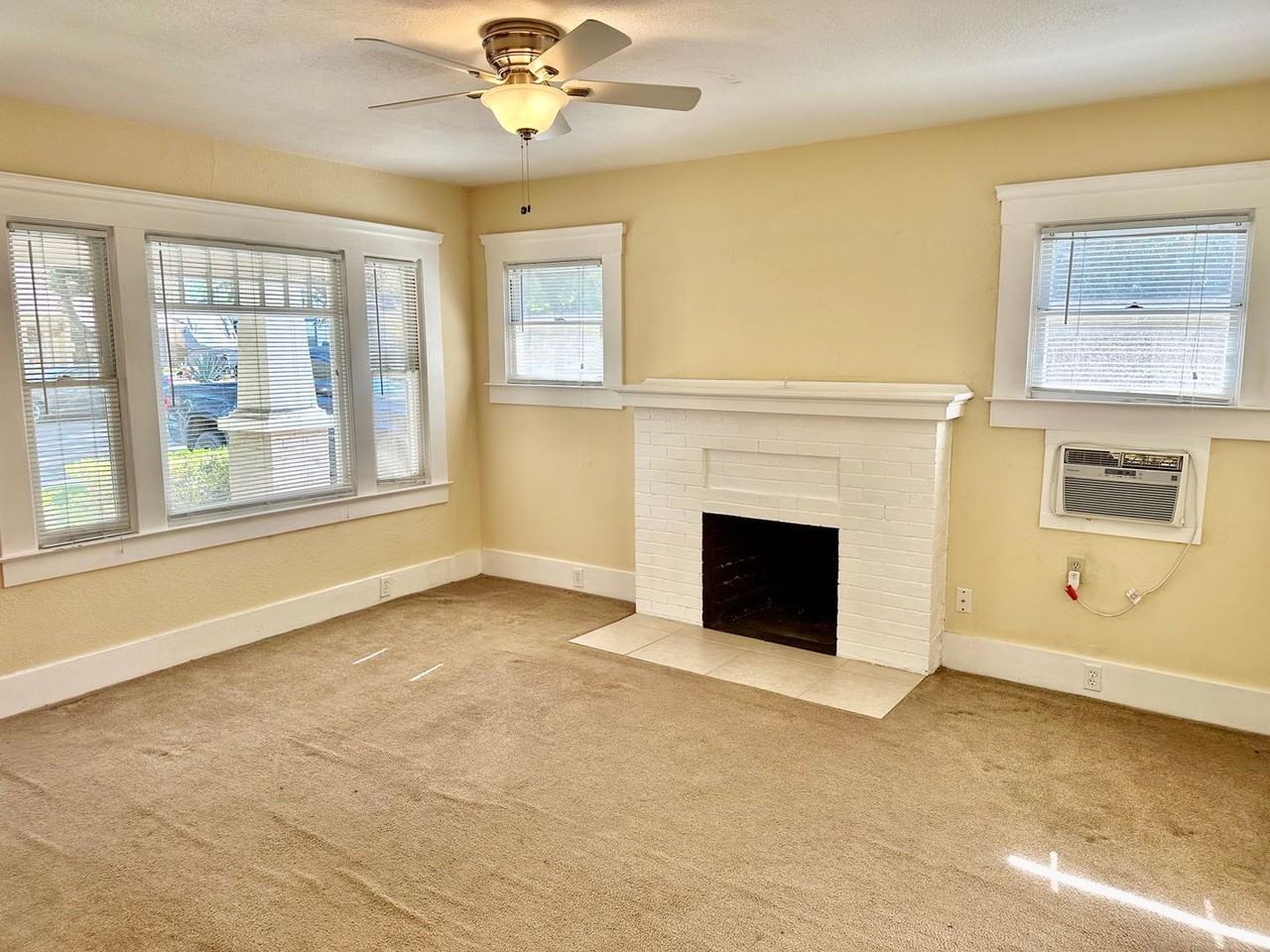 1249 N Harrison Ave - Photo 5 of 19