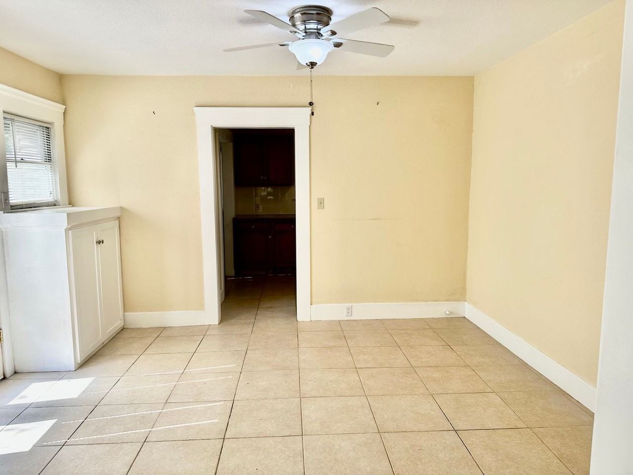 1249 N Harrison Ave - Photo 7 of 19