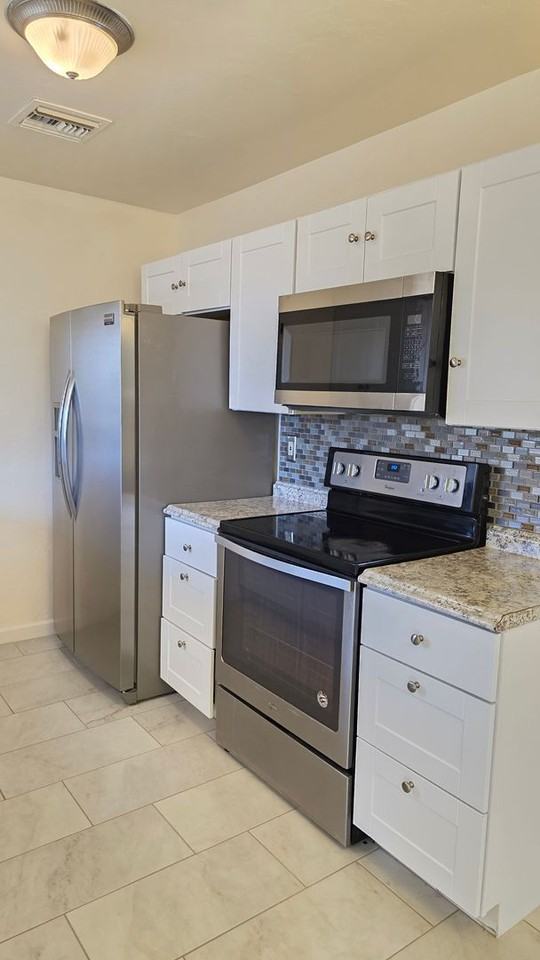 4167 E Market St - Photo 5 of 19