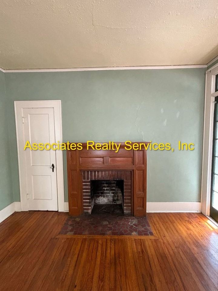 323 Nw 16th St - Photo 3 of 6