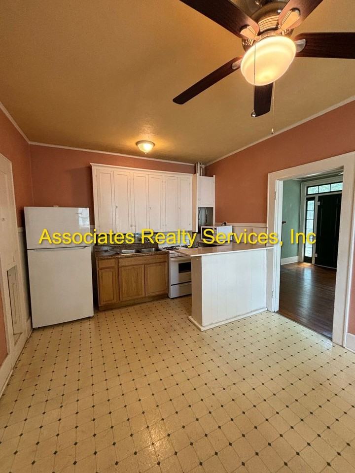 323 Nw 16th St - Photo 4 of 6