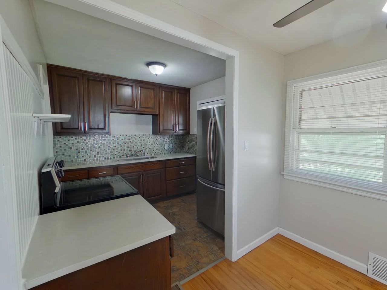 1027 N Old Manor Rd - Photo 4 of 11