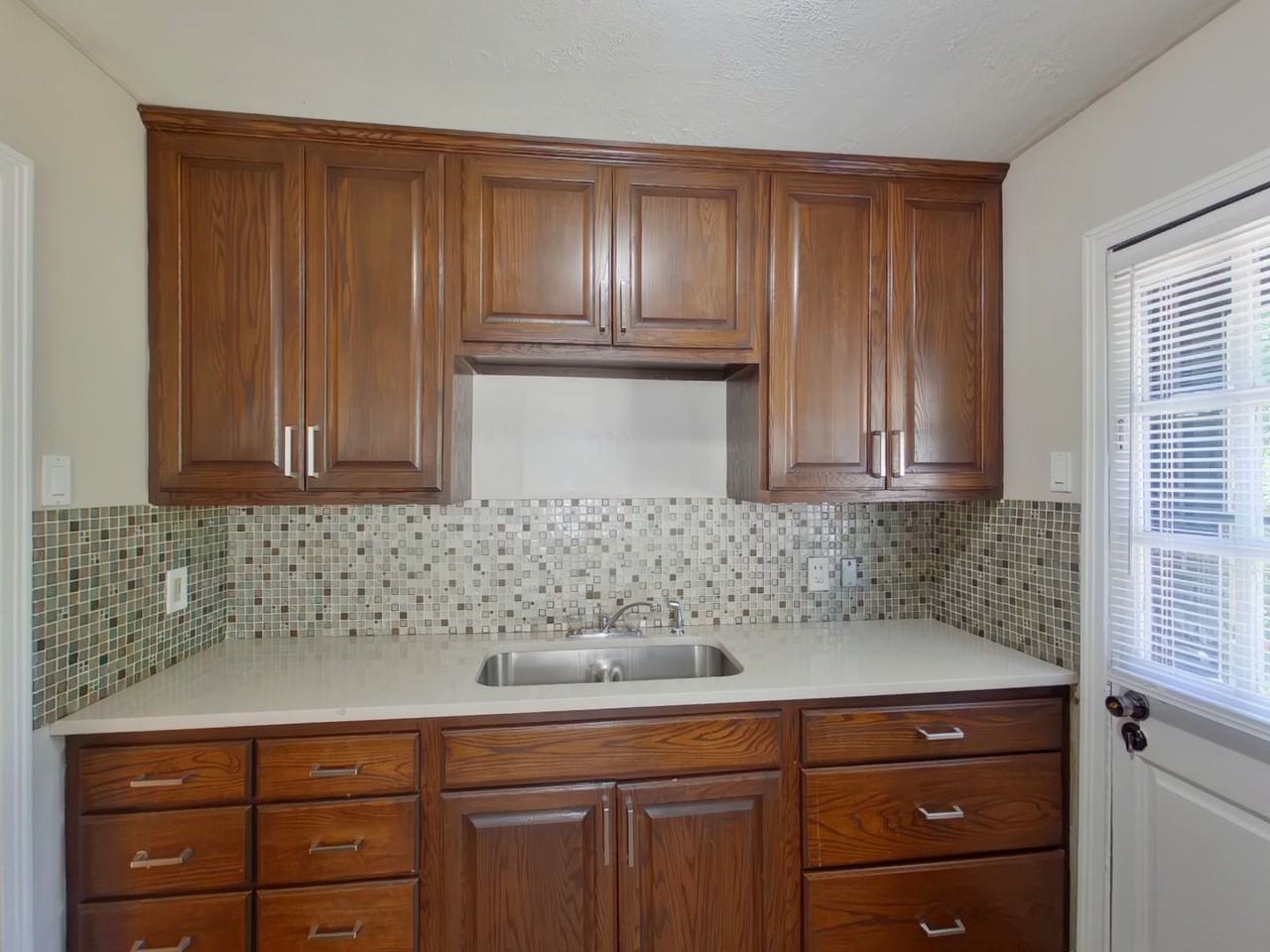 1027 N Old Manor Rd - Photo 5 of 11