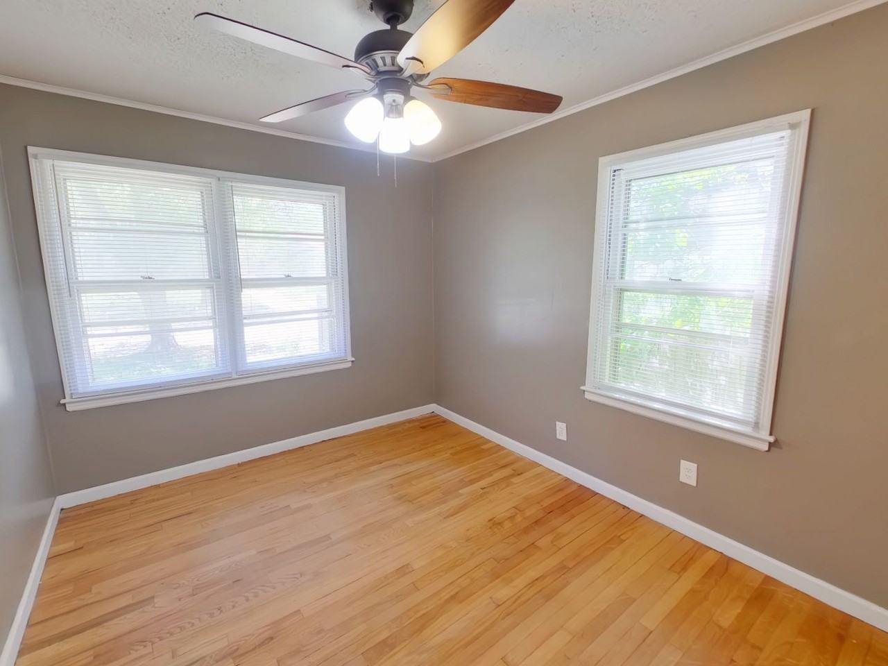 1027 N Old Manor Rd - Photo 7 of 11