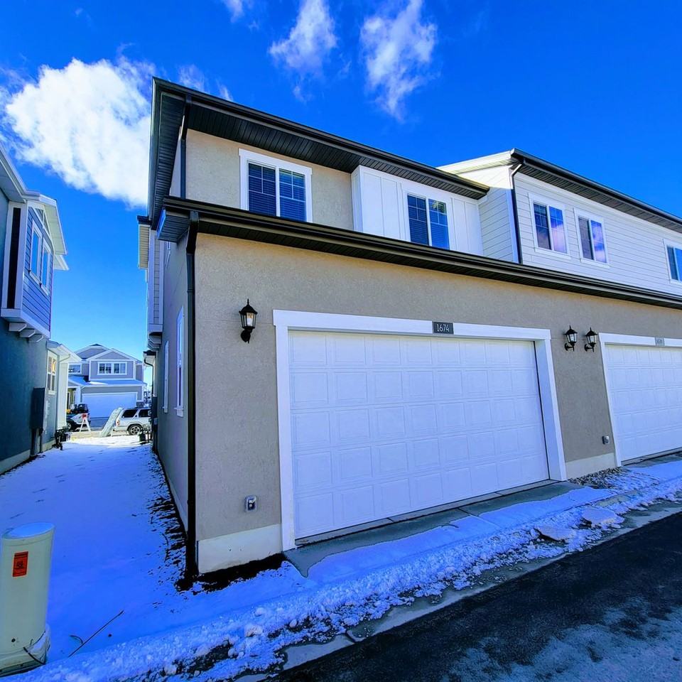 2175 W 1675 S - Photo 3 of 26