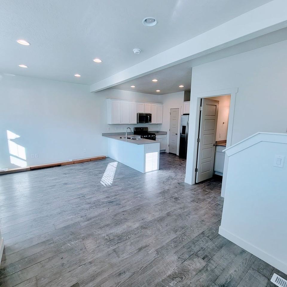 2175 W 1675 S - Photo 4 of 26