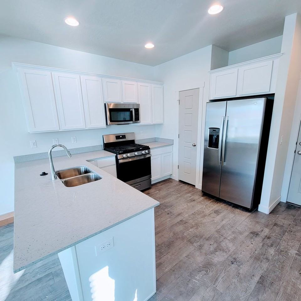 2175 W 1675 S - Photo 6 of 26