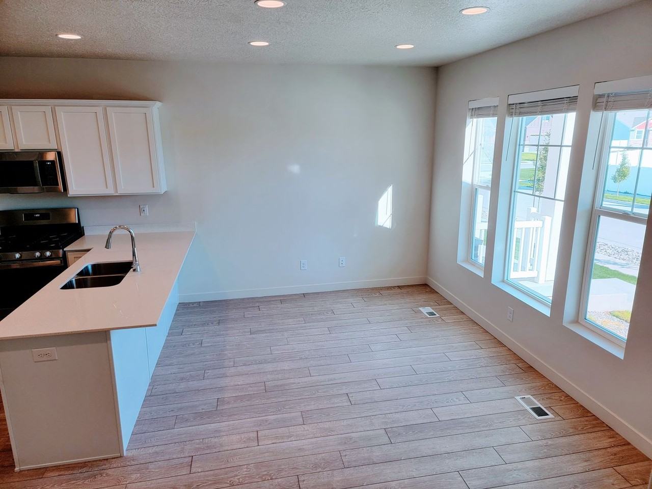 2177 W 1675 S - Photo 4 of 26