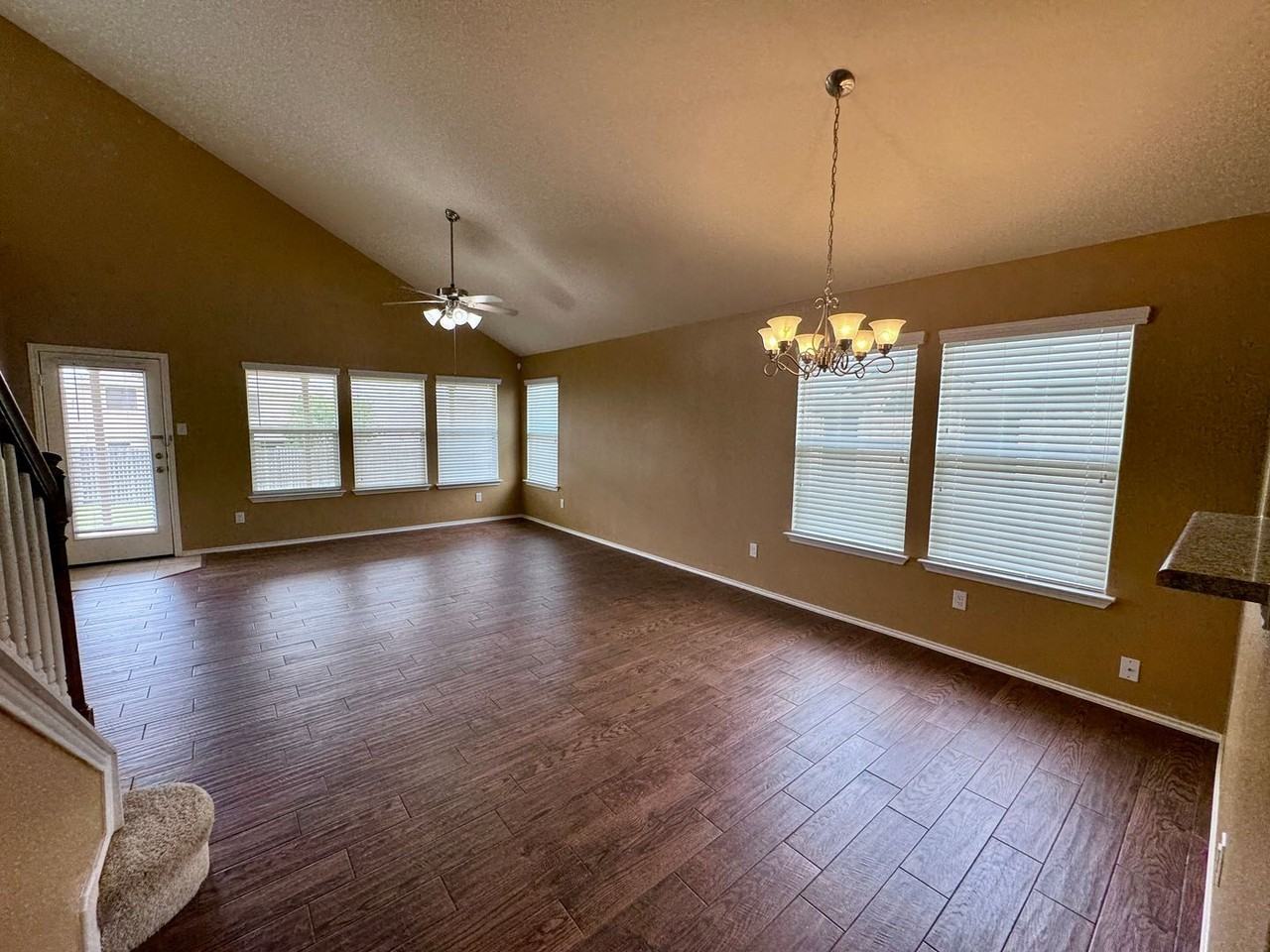 5207 Bridgewood Dr - Photo 5 of 40